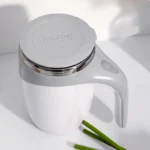 ماگ همزن‌دار بدون نیاز به قاشق