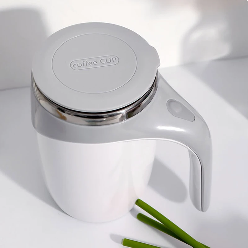 ماگ همزن‌دار بدون نیاز به قاشق